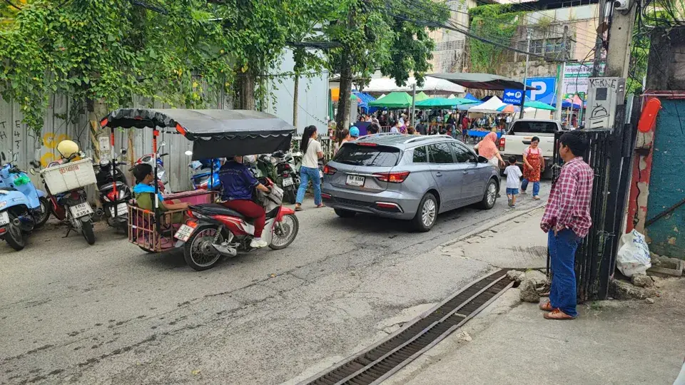 Local market shopping for budget living