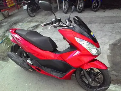Renting a motorbike in Chiang Mai scooter lined up at rental shop