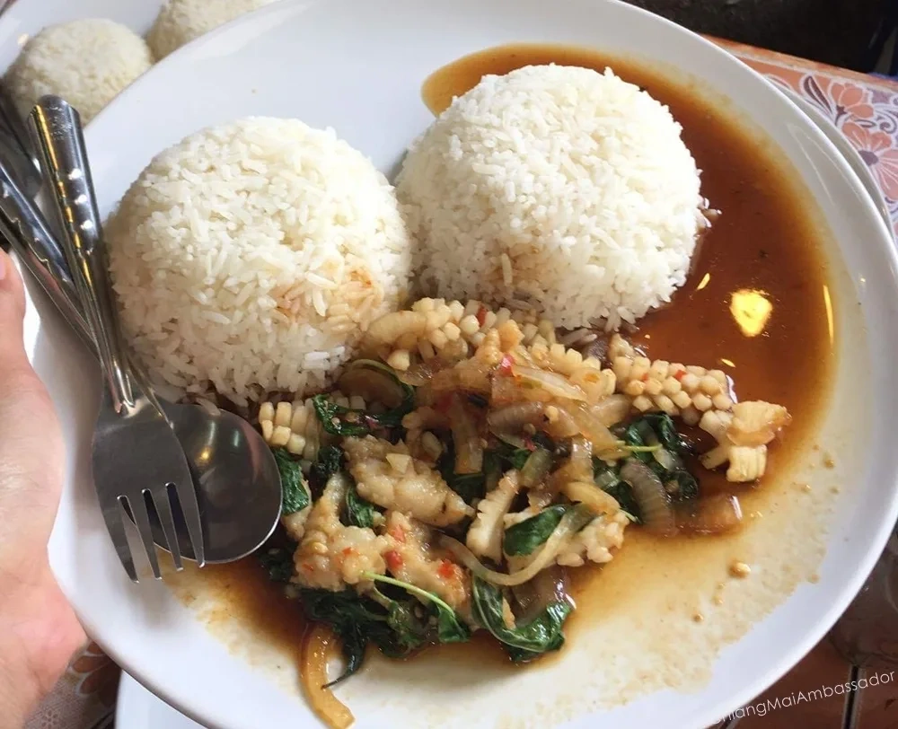 Thai eating etiquette in Chiang Mai